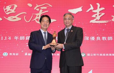 【中華新聞雲】朝陽科大校長鄭道明獲頒師鐸獎 教育貢獻成就卓越受肯定圖片
