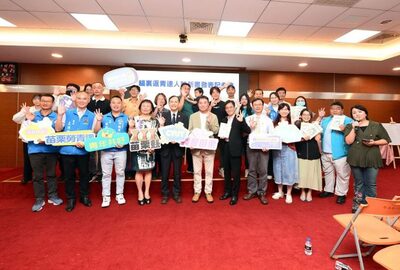 【台灣導報】《貓裏返青達人誌》新書發表 青年返鄉故事點亮苗栗農村圖片