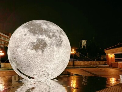 【yam新聞】朝陽科大建築系中秋快閃 校園巨型月球造景吸睛圖片