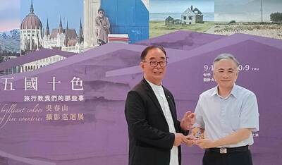 【ENN台灣電報】朝陽科大分享　麗明營造董事長吳春山攝影公益演唱圖片